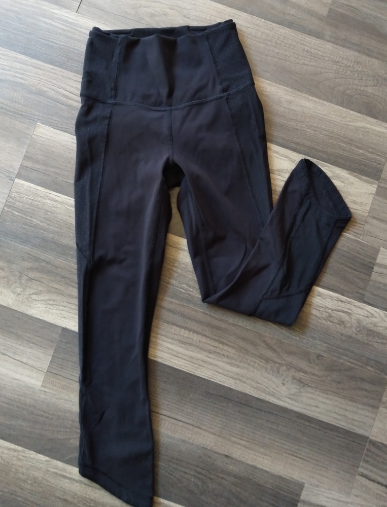 LuluLemon Capri (lace on leg side)